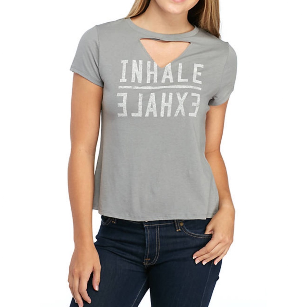 TRUE CRAFT Inhale Exhale Keyhole Neck Screen Tee Size Small